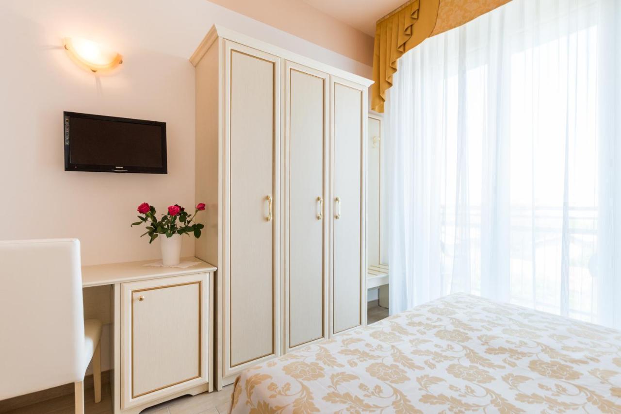 Hotel Miranda เบลลาเรีย-อีเจอา มารีนา ภายนอก รูปภาพ