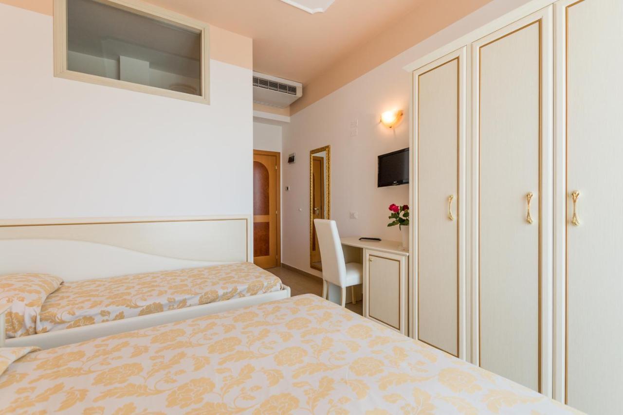 Hotel Miranda เบลลาเรีย-อีเจอา มารีนา ภายนอก รูปภาพ